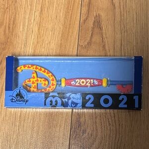 Brand new in box 2021 Disney Key